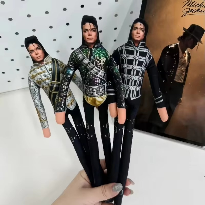 دمية جديدة بتصميم عصري، دمية م - مراجعة Prop For Cosplay وسعره