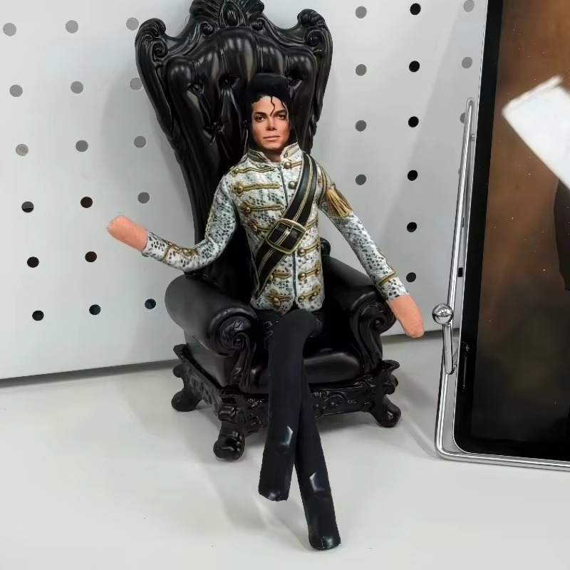 دمية جديدة بتصميم عصري، دمية م - مراجعة Prop For Cosplay وسعره
